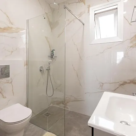 Yamas Sunny Pool Penthouse Families & Couples Only לימסול
